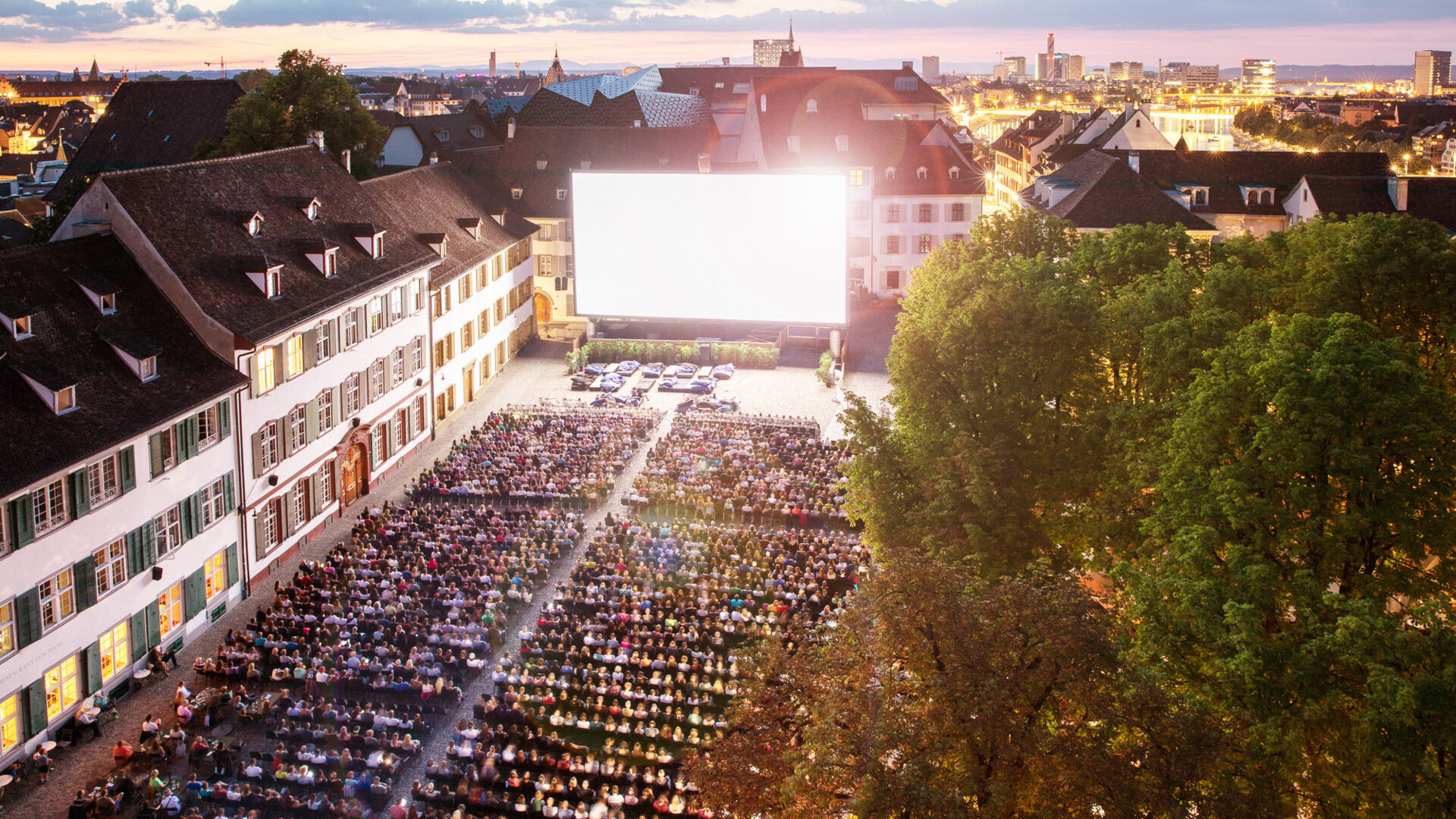 Hintergrund_Weichenseite_Basel_2000x1333px Hintergrund_Weichenseite_Basel_2000x1333px